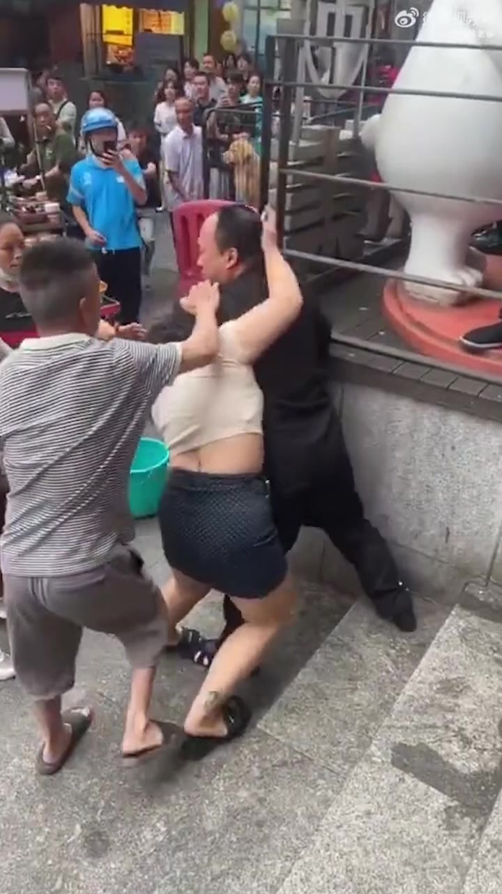 道士下山和妇女干架