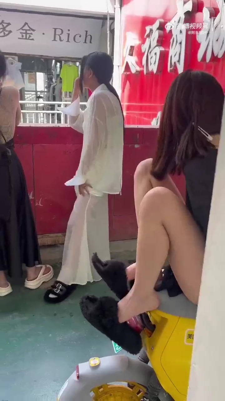 拍视频这么不专业？！往前走点啊！！