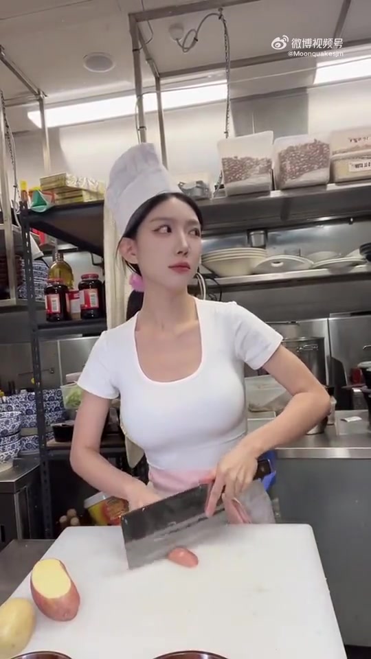 明明可以靠脸吃饭。偏偏要选择靠实力