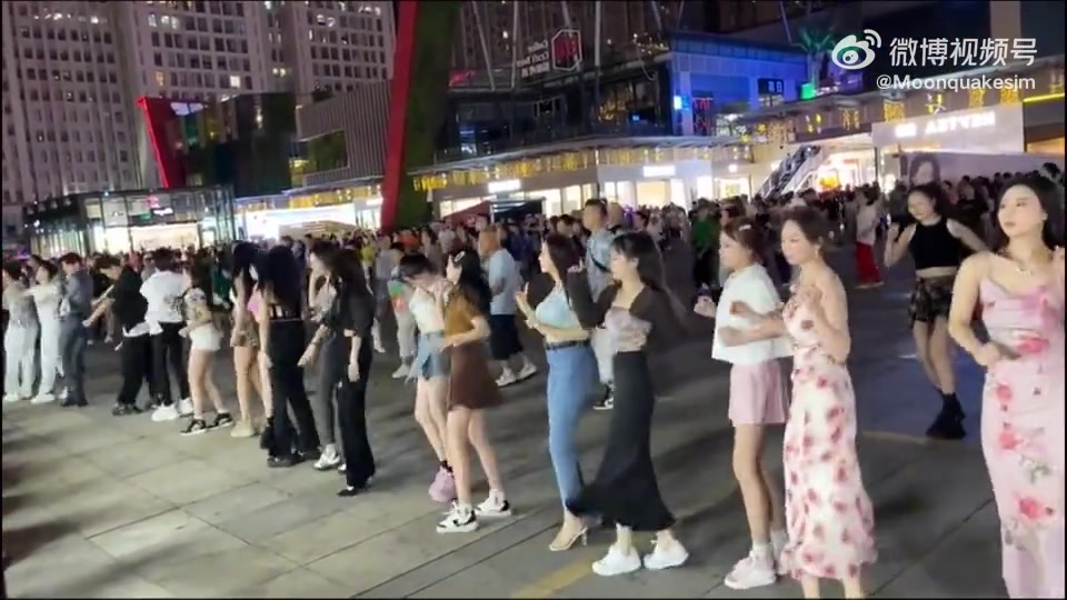 这才是广场舞！！