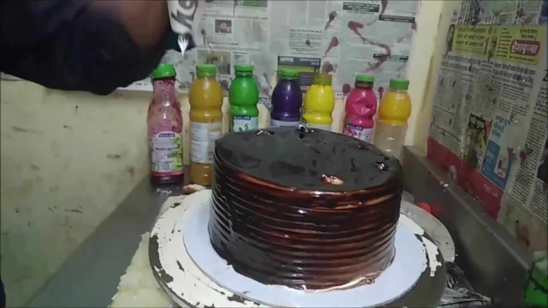 看着还行啊！印度纯手工制作生日蛋糕