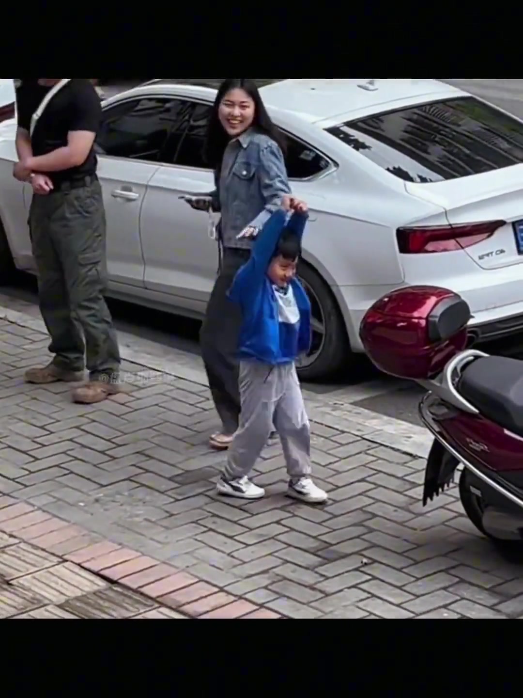 人类幼崽认错家长的尴尬瞬间