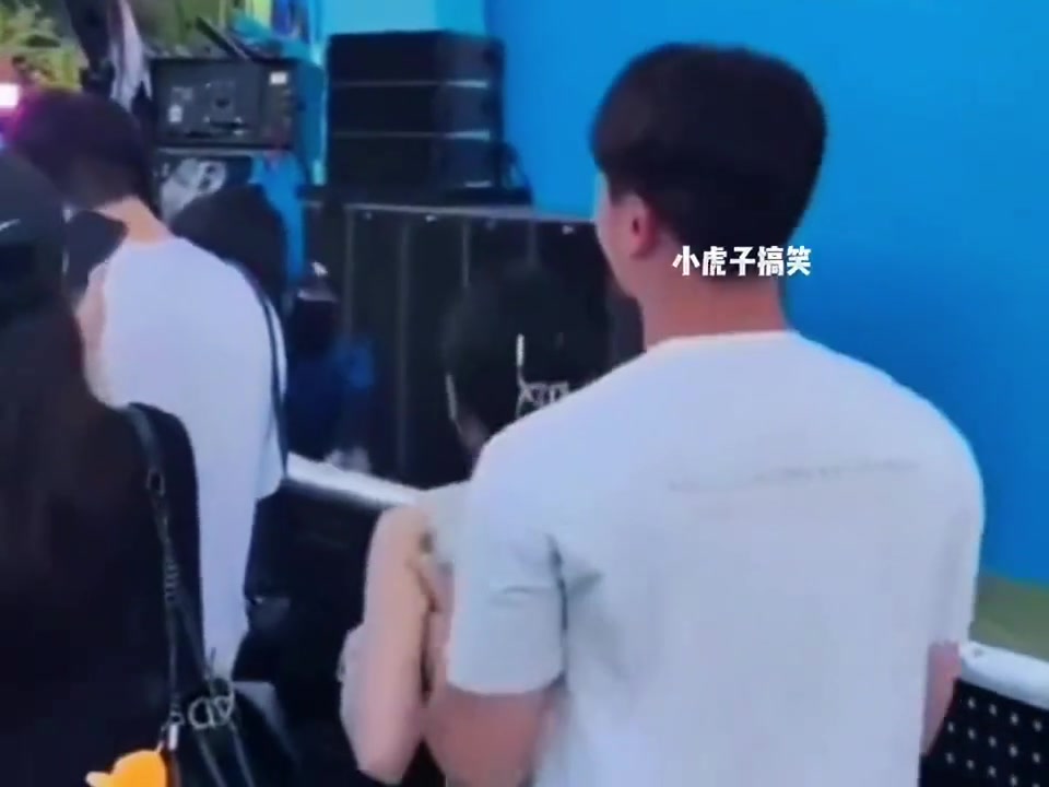 给小伙整微醺了，感觉他意犹未尽啊！