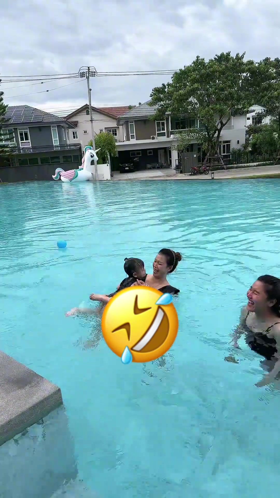 痛死了，还笑得出来！