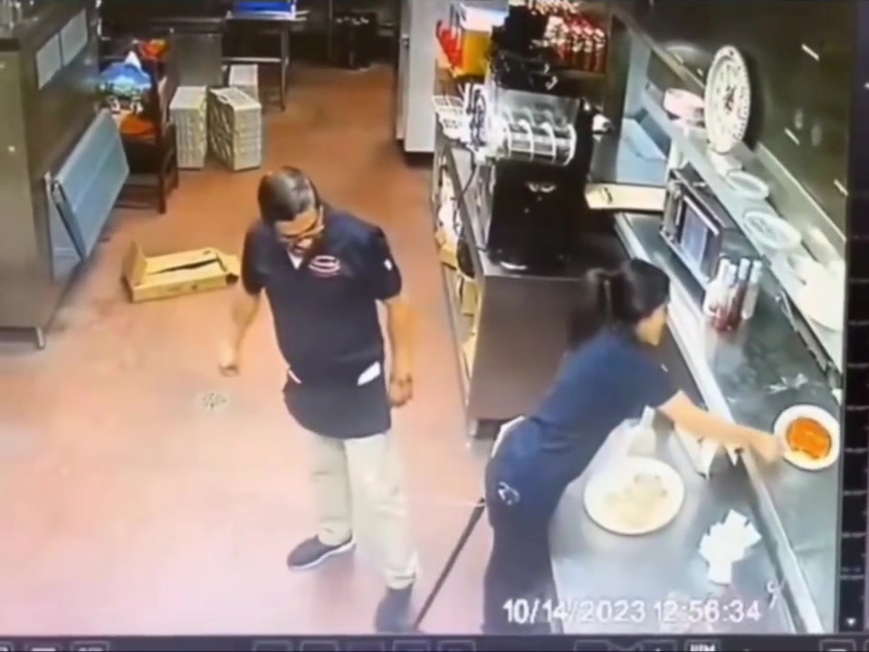 太过分了！怎么能跟女生开这样的玩笑！