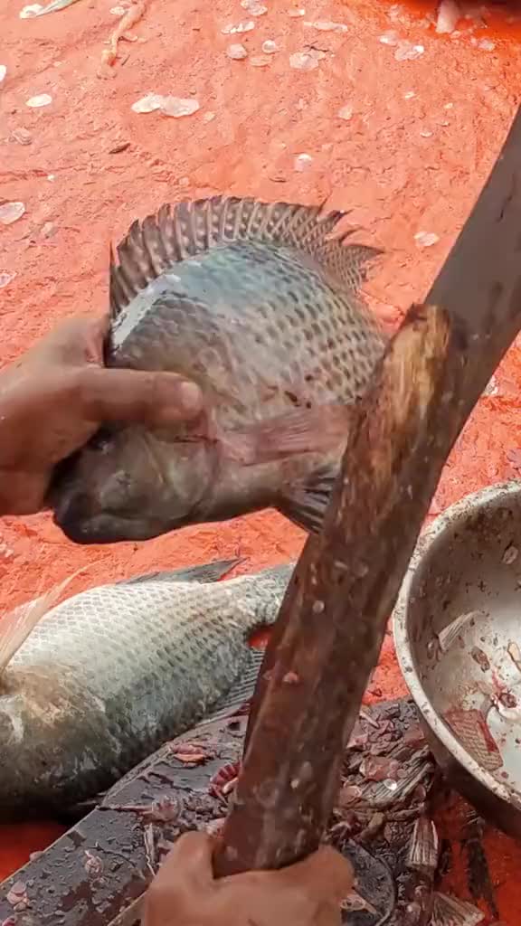 刀不来就我，我去就刀？
