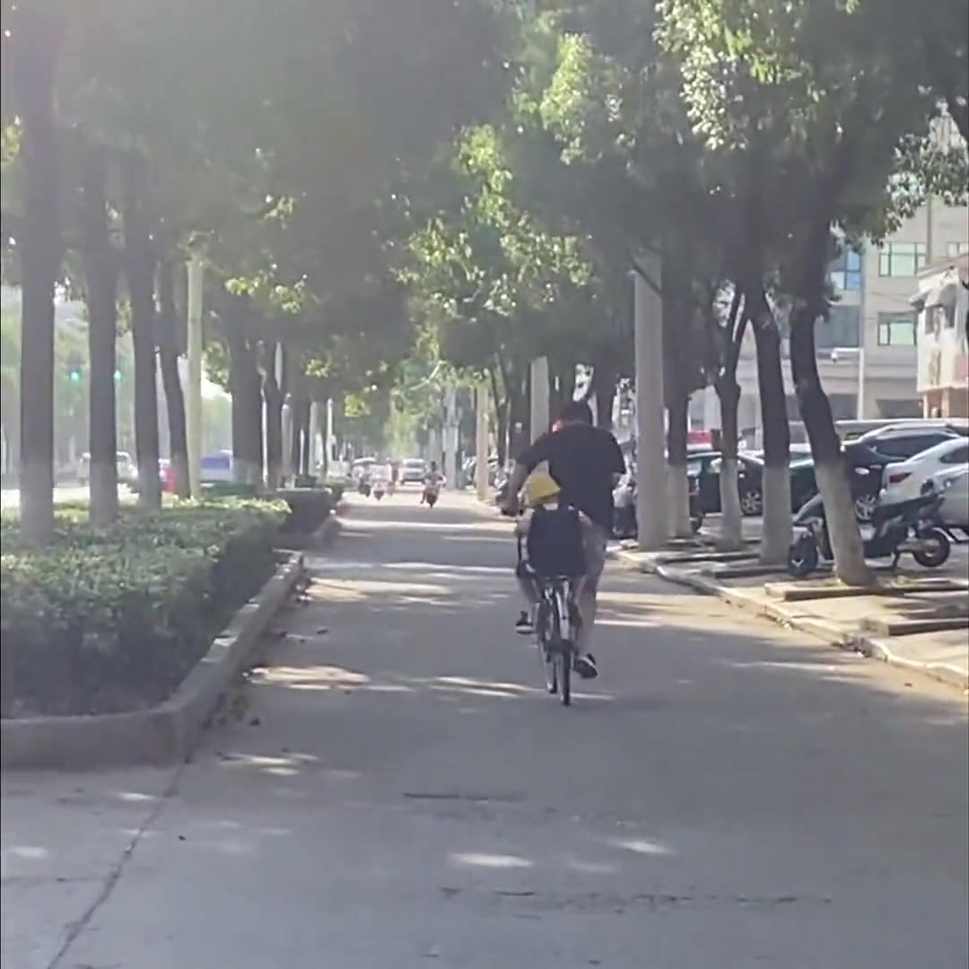 妈妈 下次别让爸接我放学了