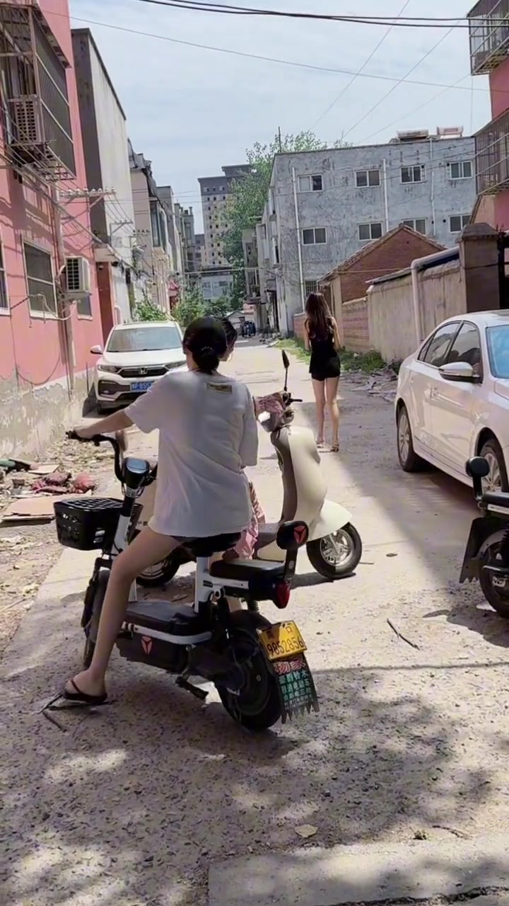 都准备好了？那就村口集合吧！