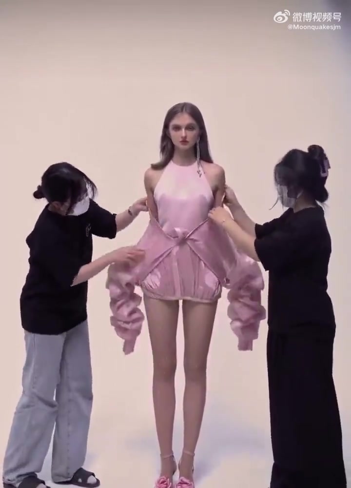 这衣服的设计真好