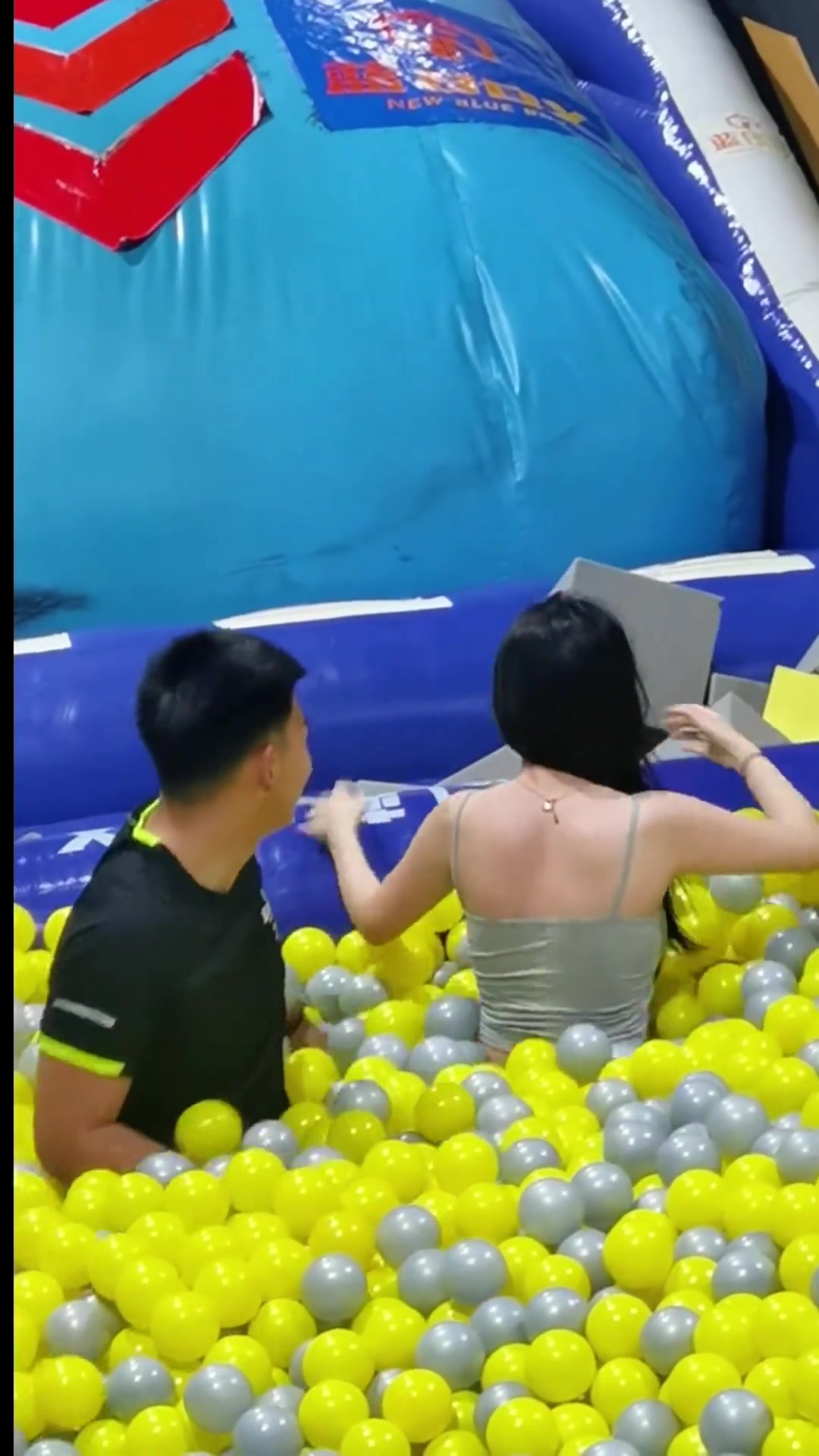 头朝下！