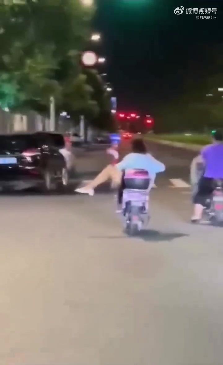 这是在干嘛？玩暴力摩托 ？