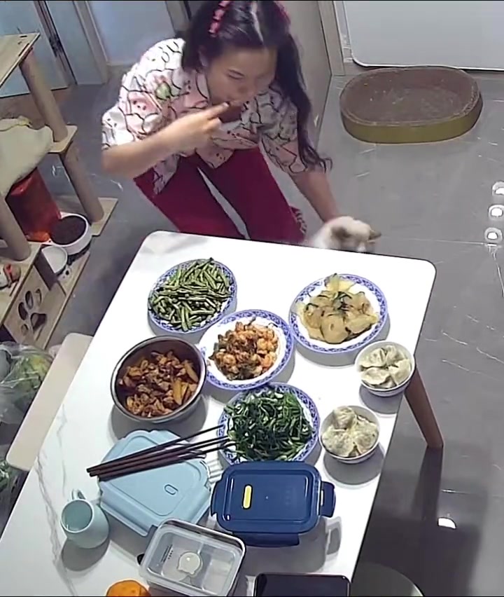 得亏主人反应快！不然今天这顿饭都别想吃了