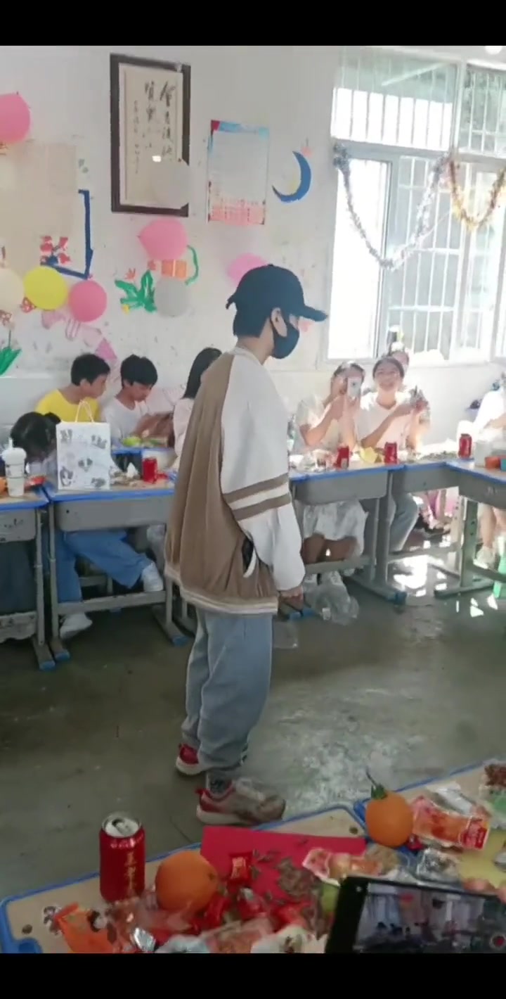 回去翻了一晚上表白墙！