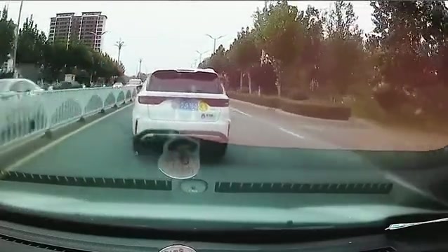 这还是在实习期呢，就学会别车了！