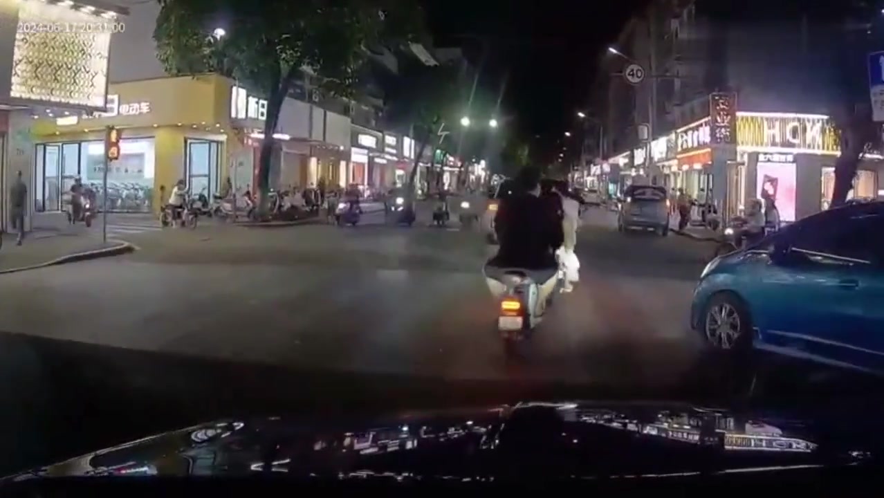 车：速度！帮你占了车道了！