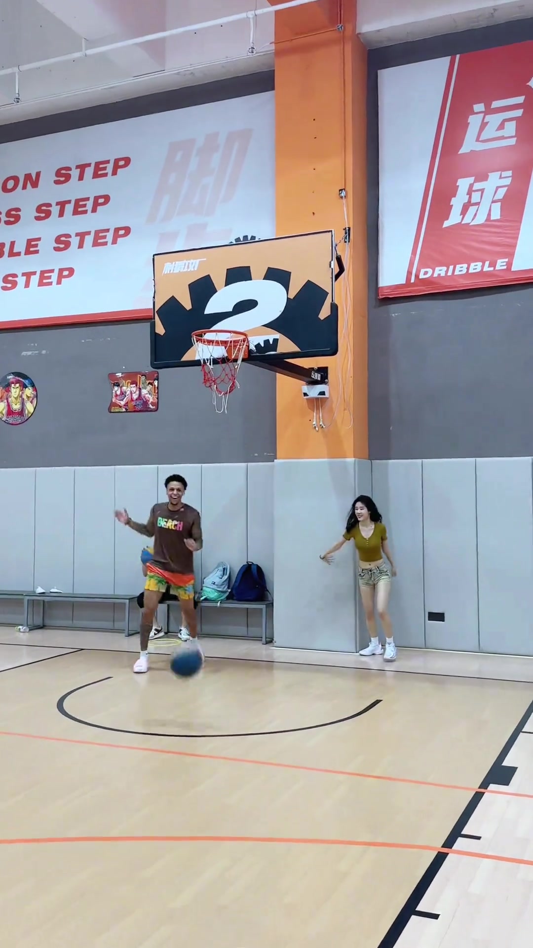 和她打球，放水得放出一个太平洋 够不够？！