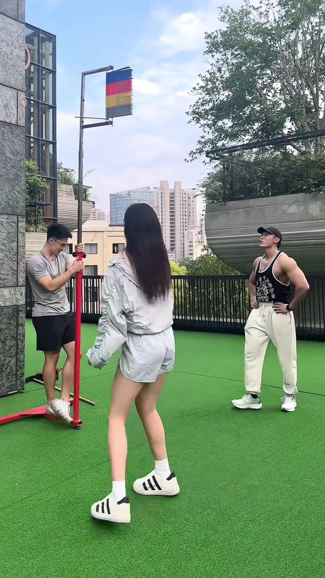 这个能碰到已经很厉害了！不服你试试？