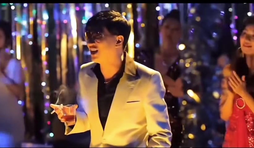 渣渣辉唱起歌还挺好听的