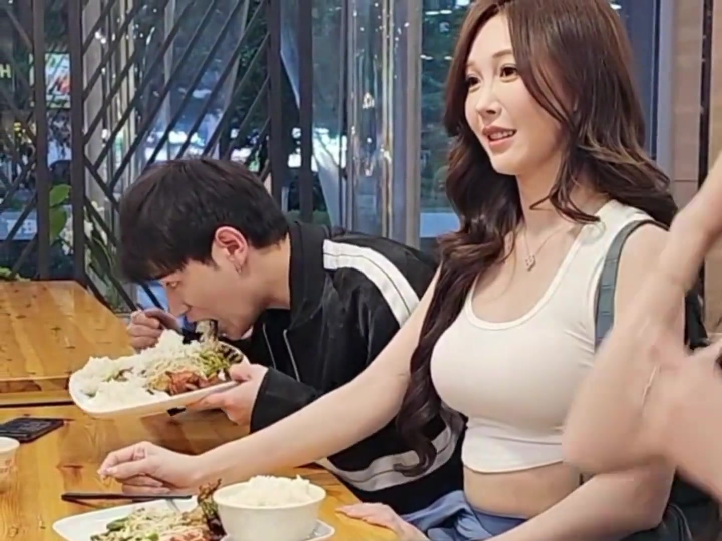 劳资只管干饭 女人与我无关！