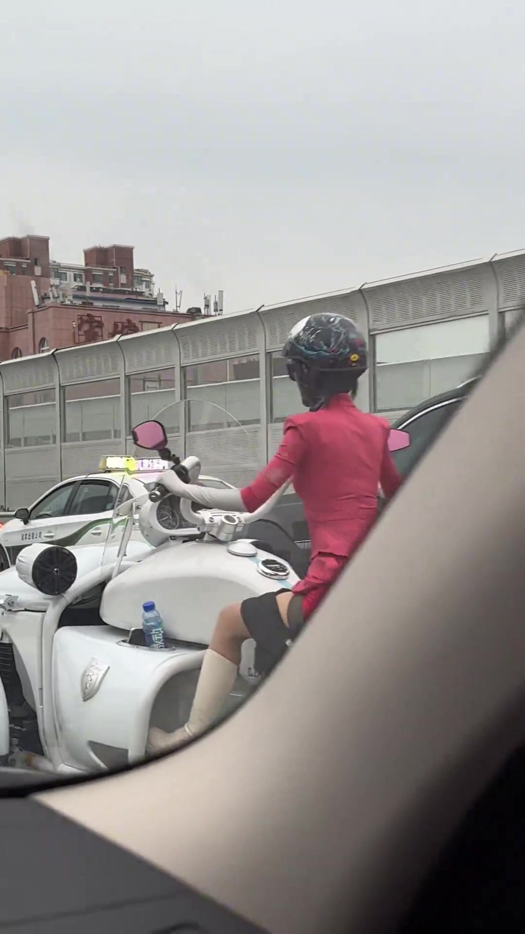 这辆是什么车？也太帅了吧！！