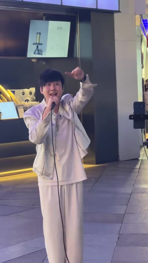 就问这个人和林俊杰有什么区别？