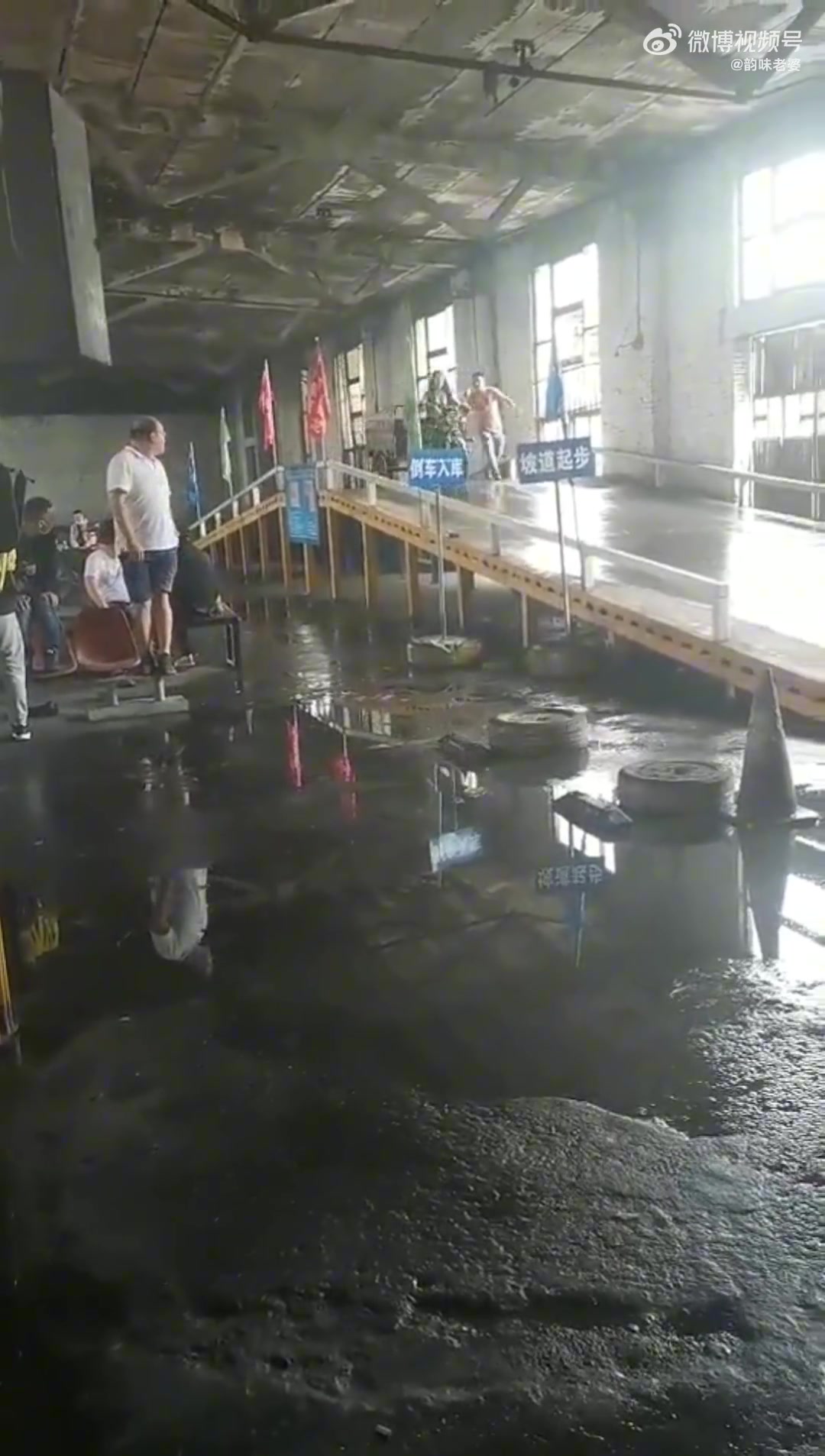 考个驾照不容易，这位大姐人还好吗？？