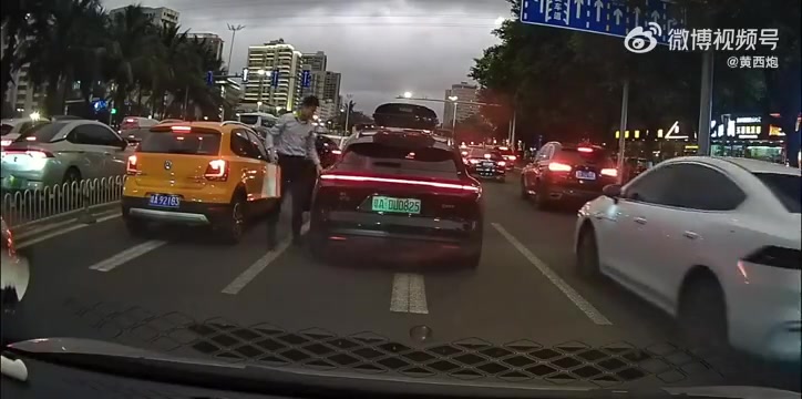 原谅我不厚道的笑了……