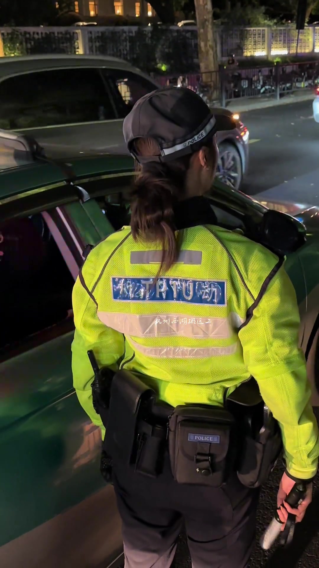 驾驶员不听兔子警官的现场指挥