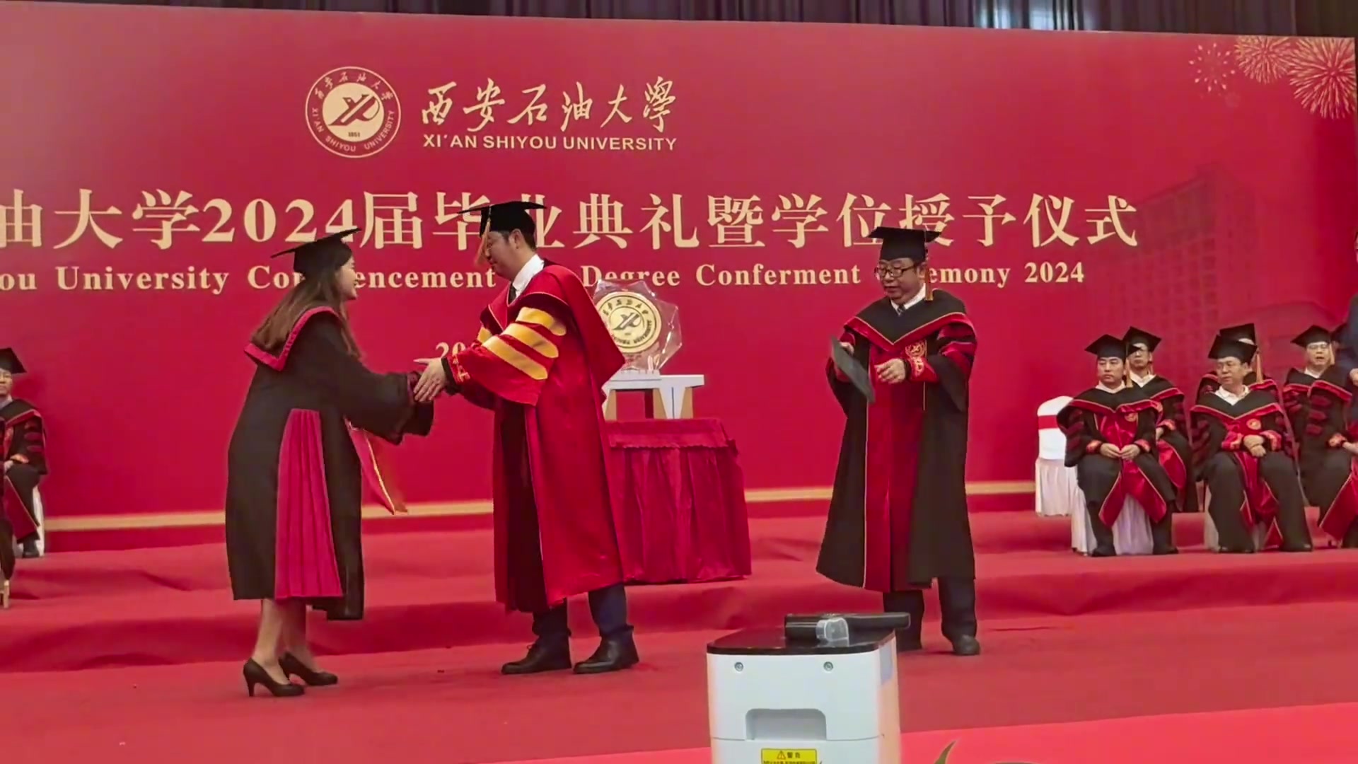 拨了一天的穗，站都要站不住了，还要踢腿~