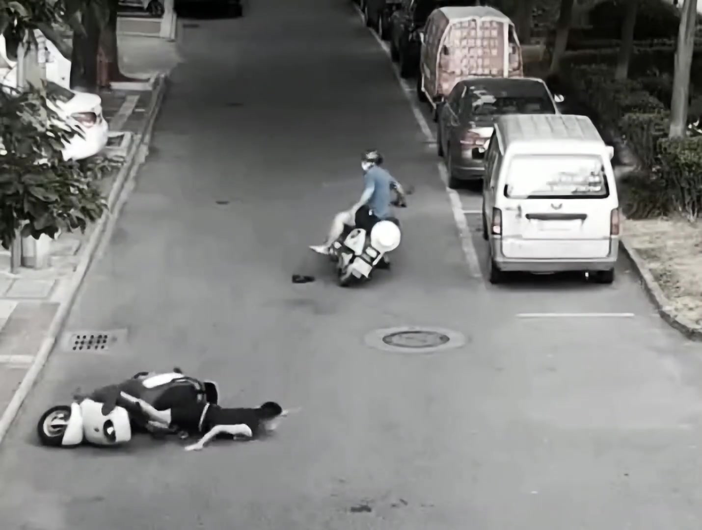 大爷的表演还是略胜一筹