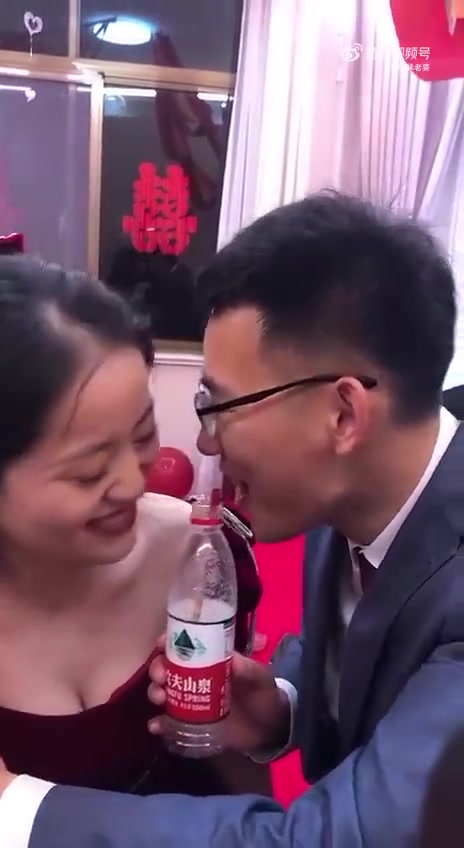 婚礼上玩这样的游戏会不会有点过分了