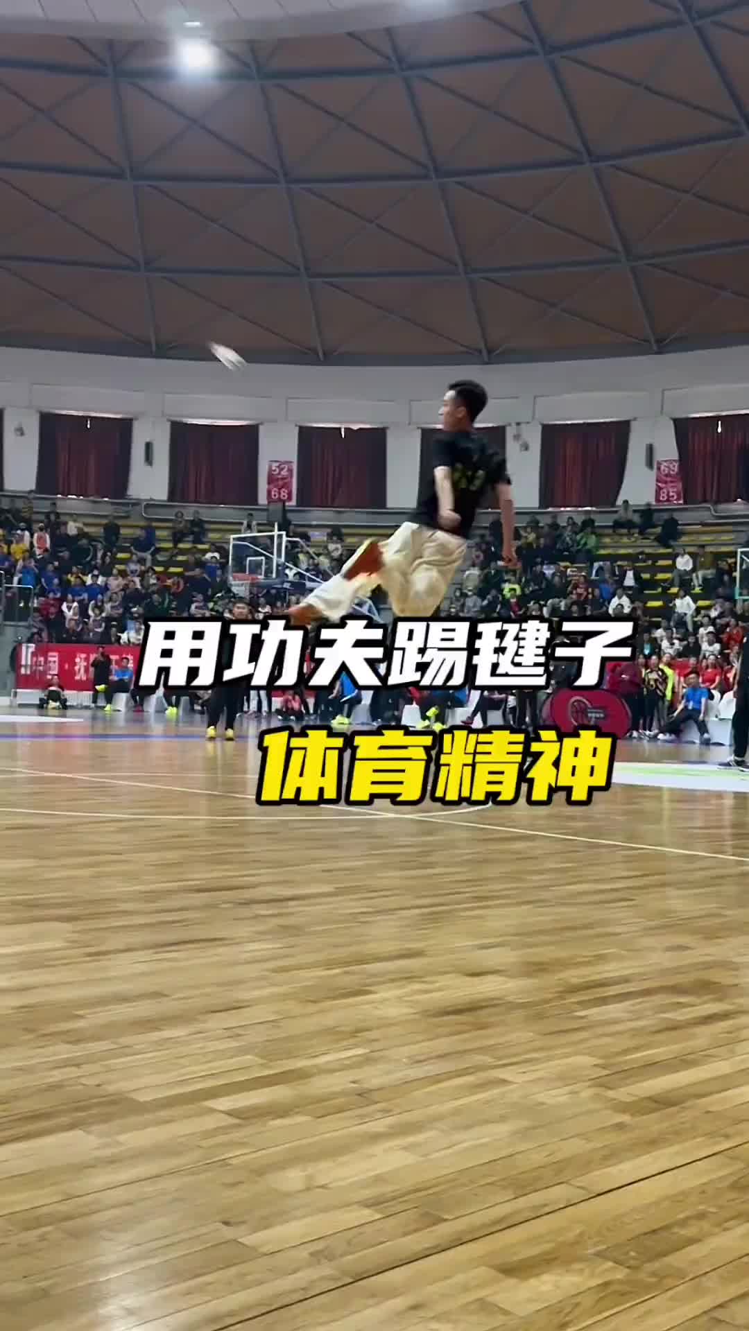 外国人看了也很纳闷，毽子能踢成这样儿球能踢成那样儿