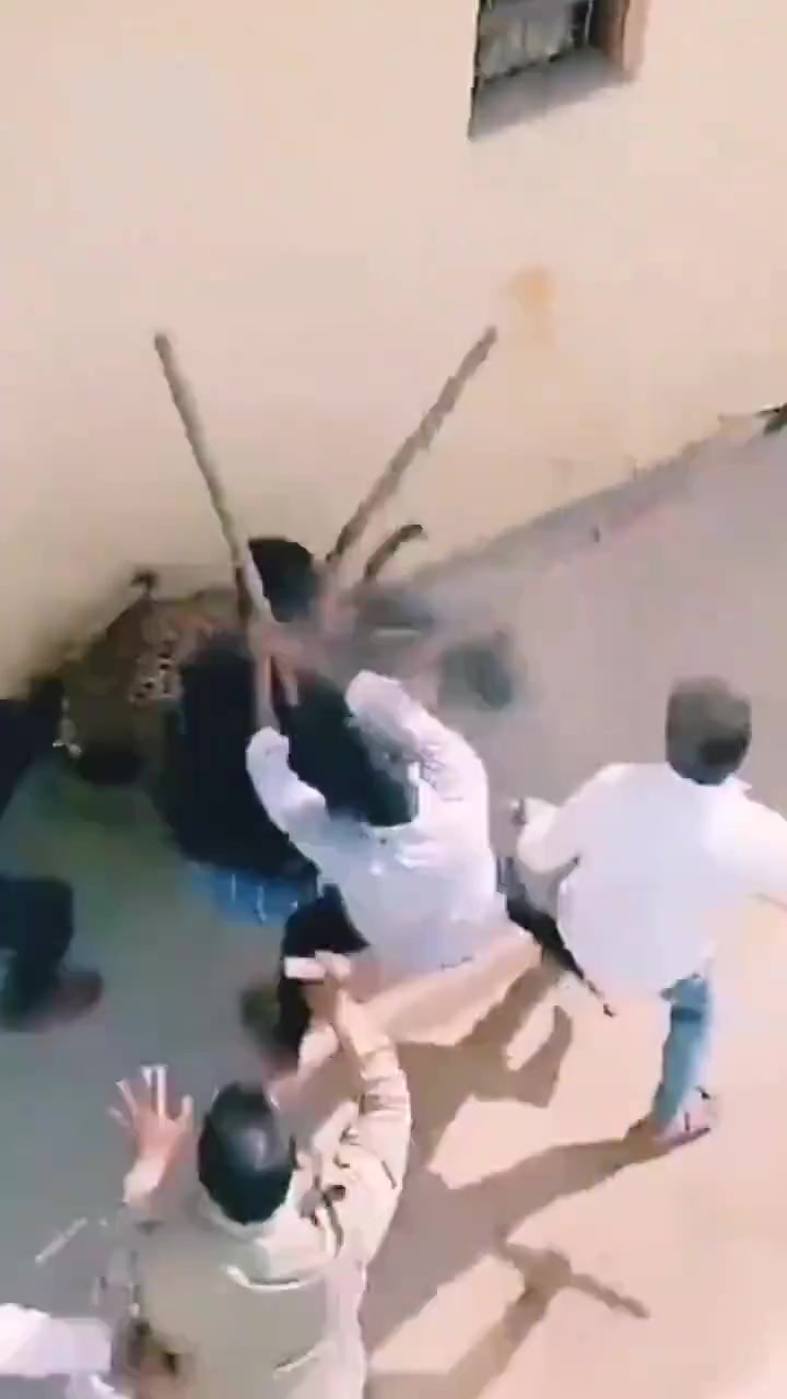 现在知道打野不能单独冲了吧，一堆人草里蹲着呢