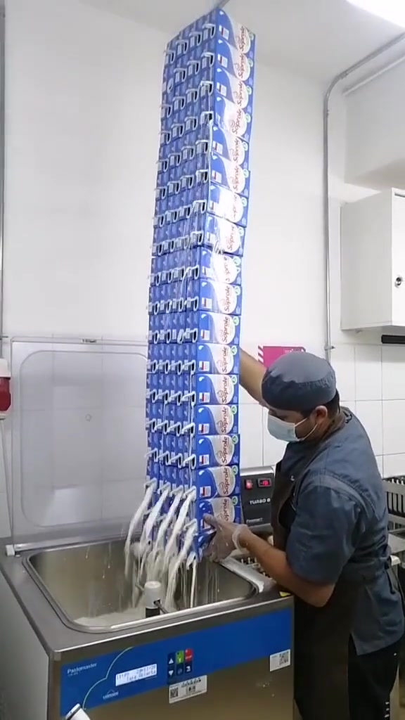 不会脏吗牛奶倒下去的那一刻，我的小脑萎缩了