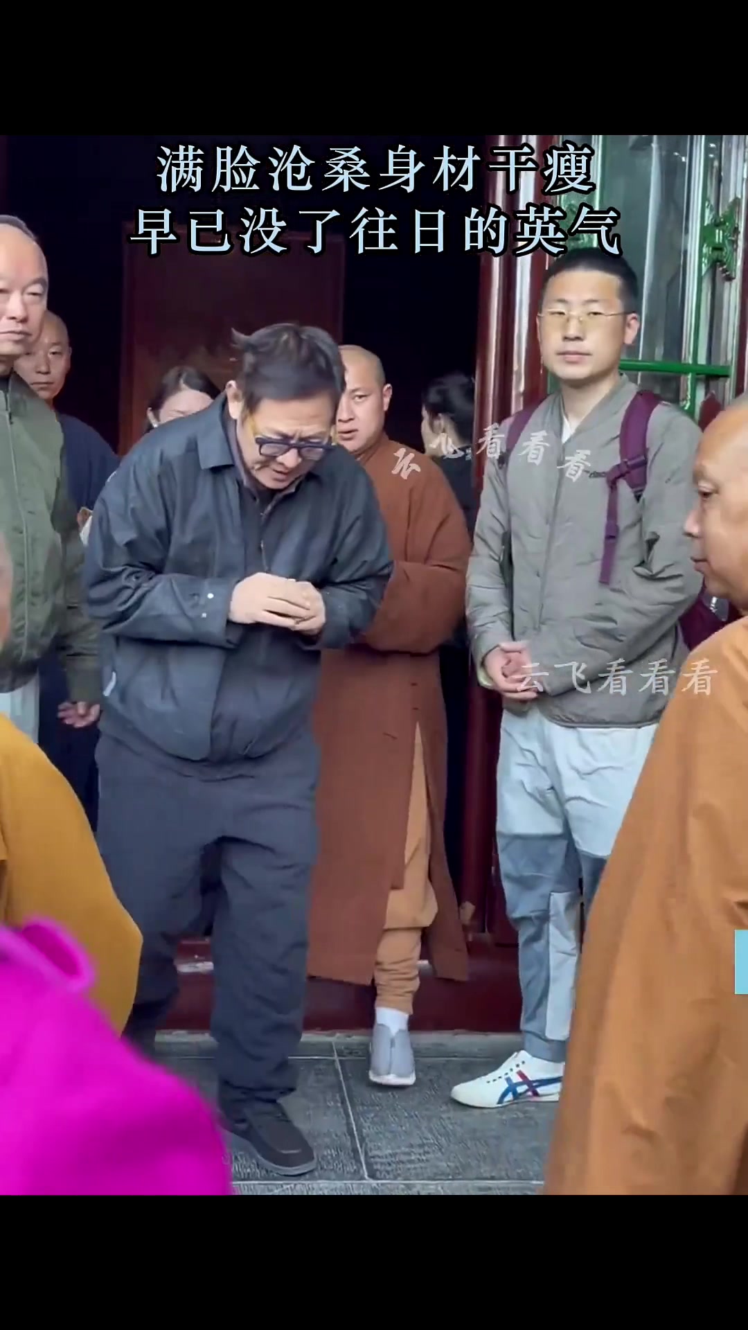 李连杰在某寺庙祈福，好像没了往日的英气！