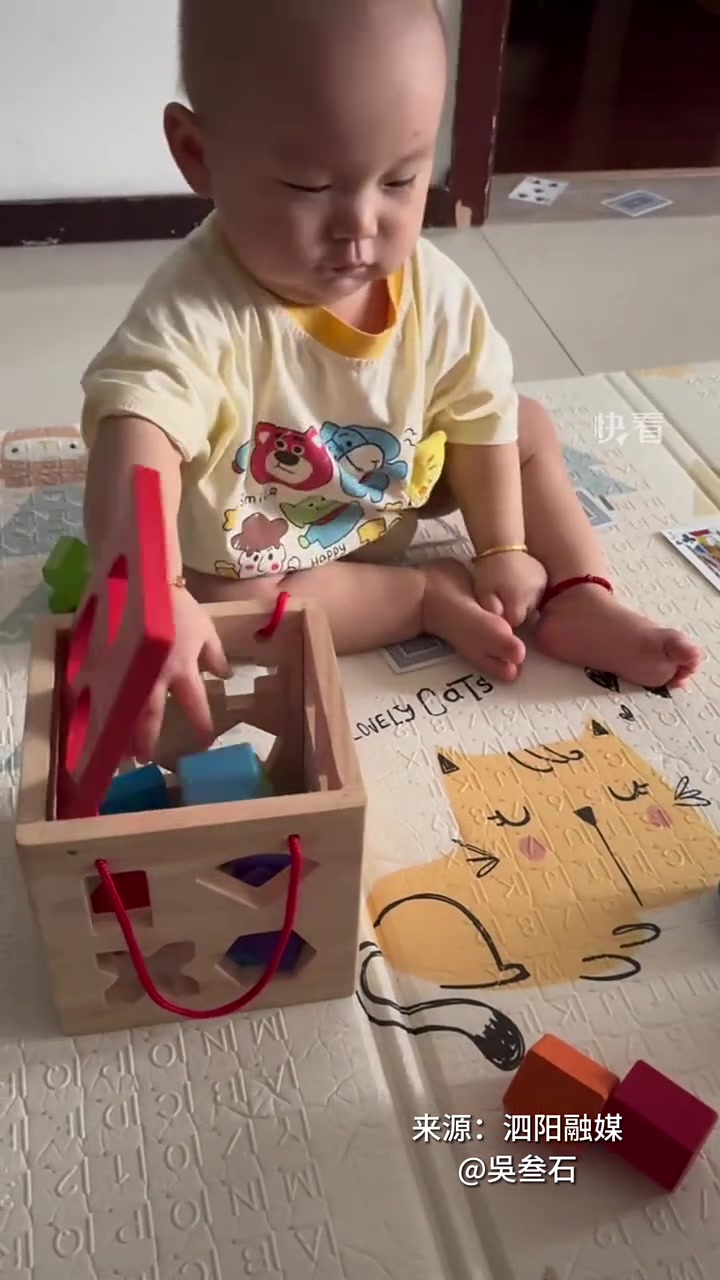 爸爸教儿子玩积木，下一秒爸爸的沉默震耳欲聋