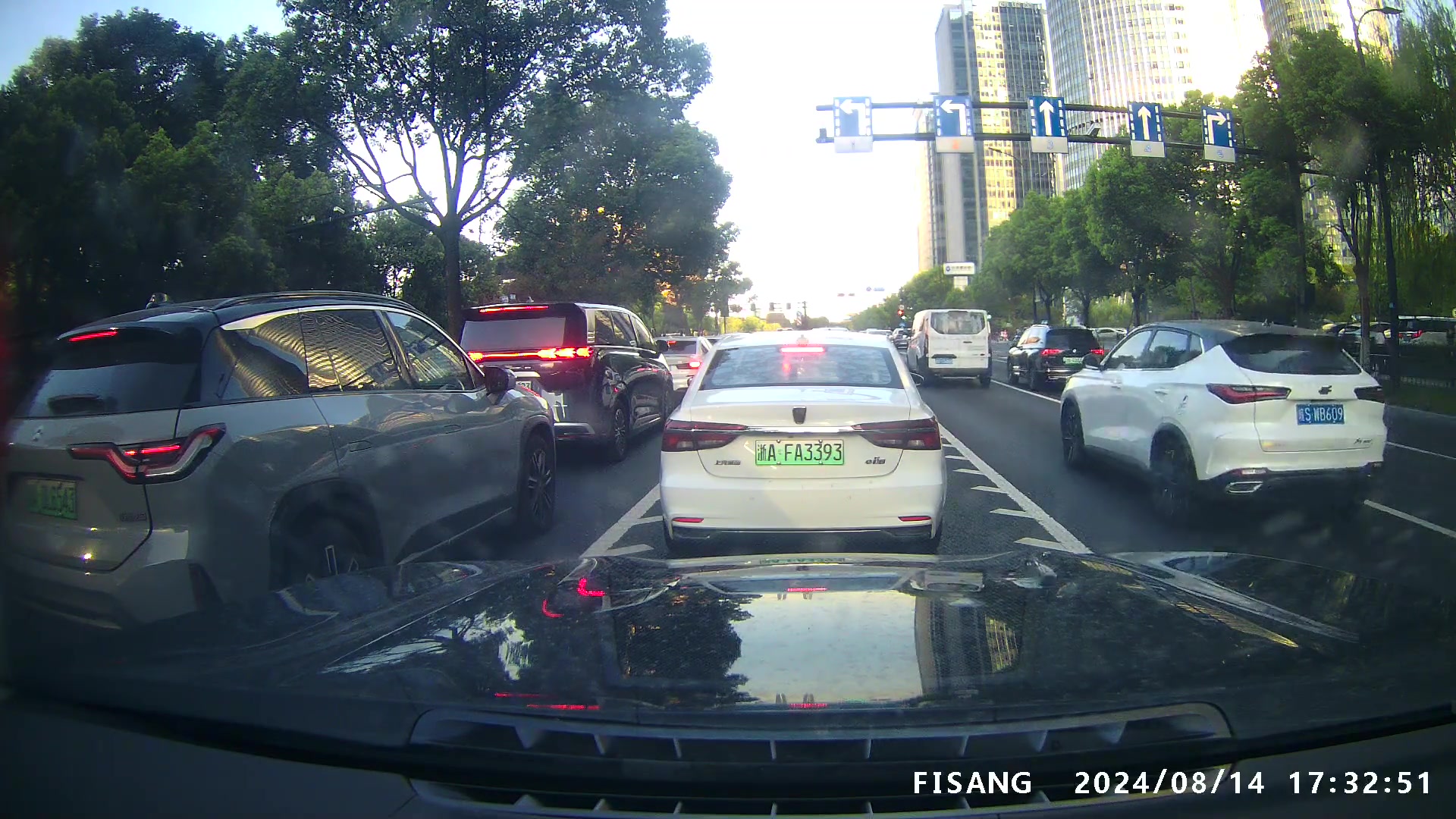 万幸万幸，跟车留距离很重要，危险在最后