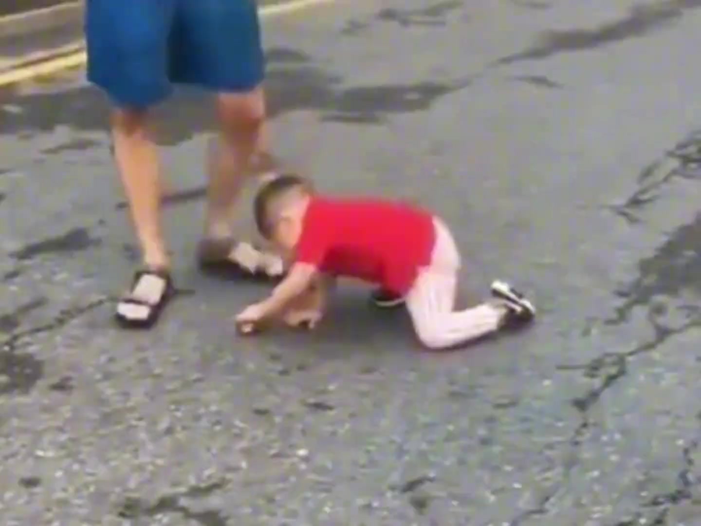 这小朋友反应能力可以