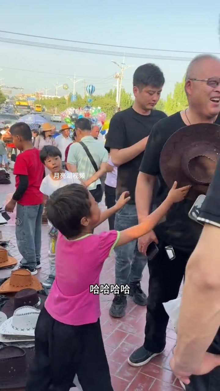 强买强卖小小年纪跟谁学的！