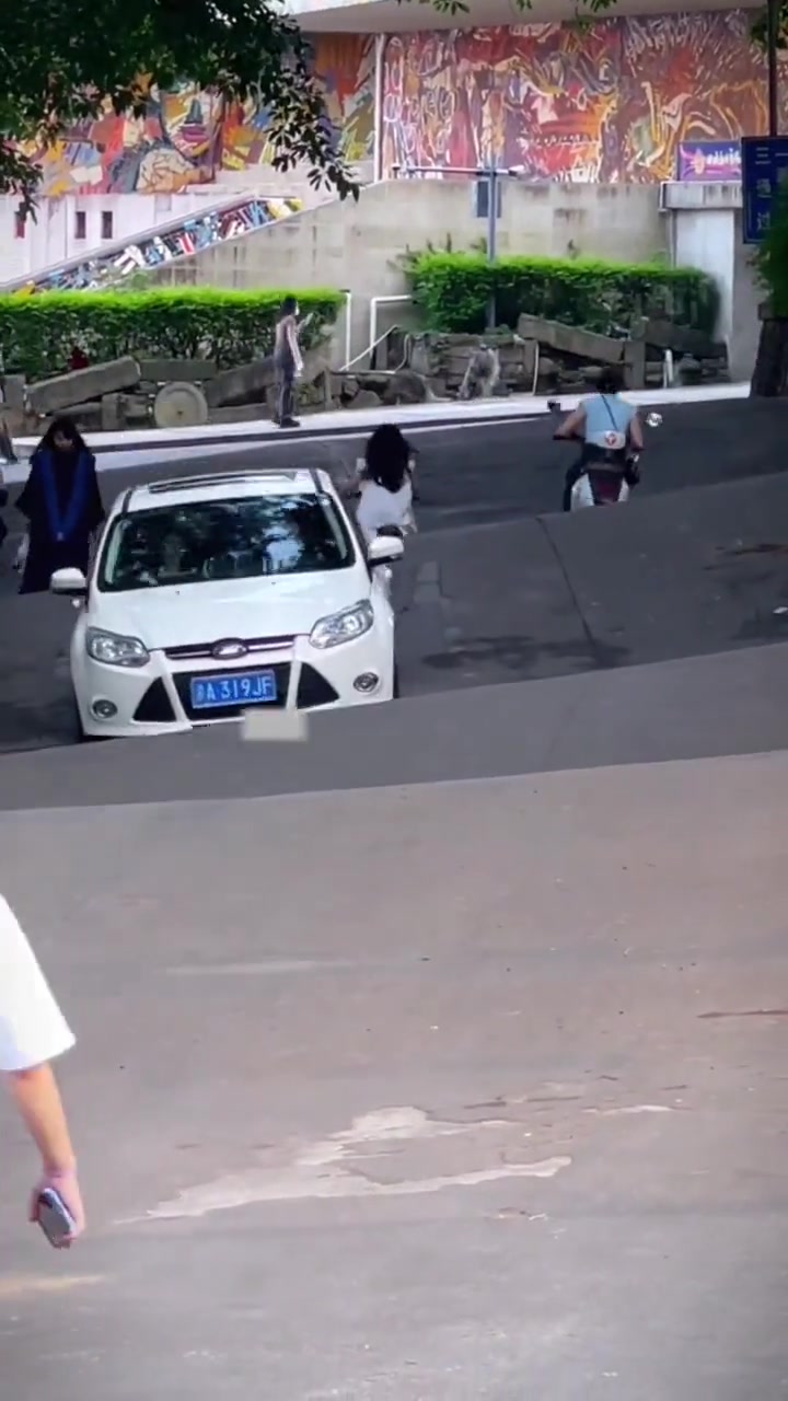 这比任何减速带都管用