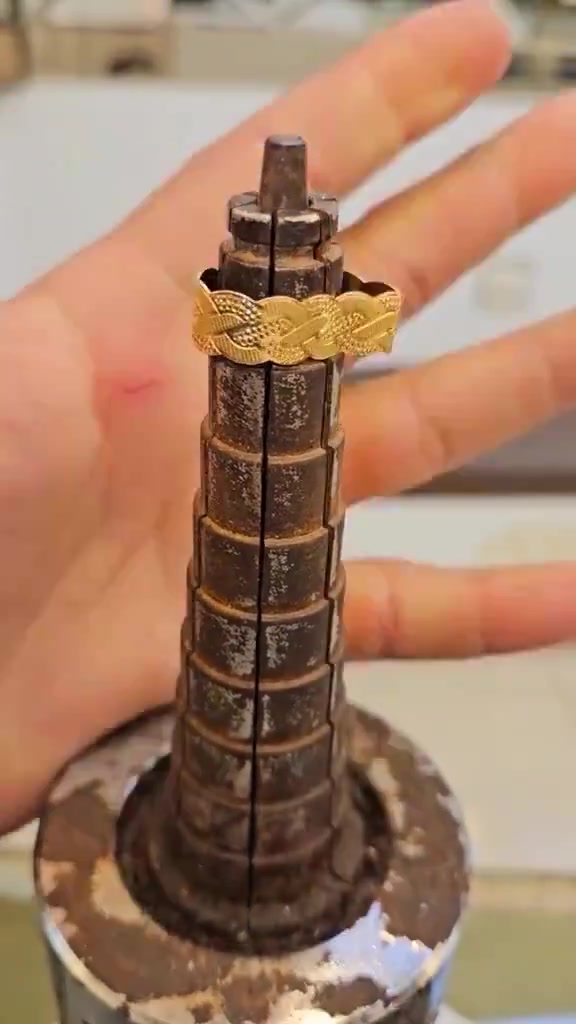 轻轻松松修复不小心压扁的戒指