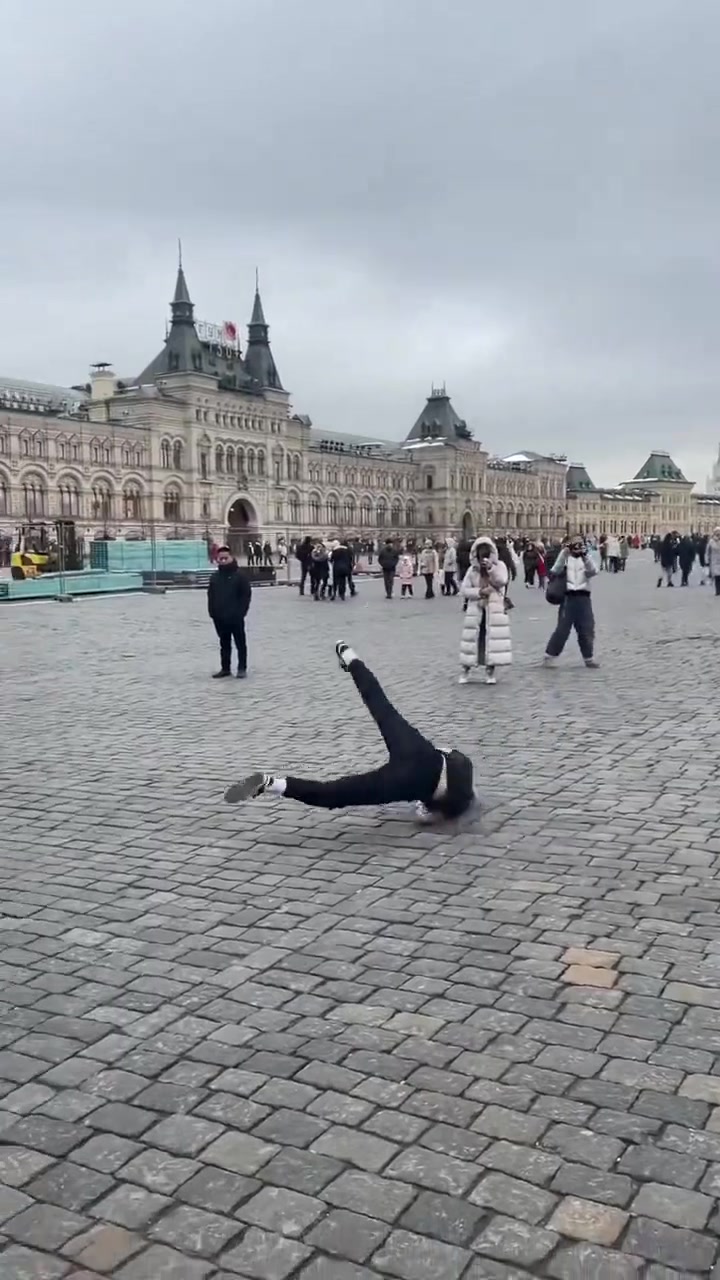 这不顺势来个鲤鱼打挺挽救一下子