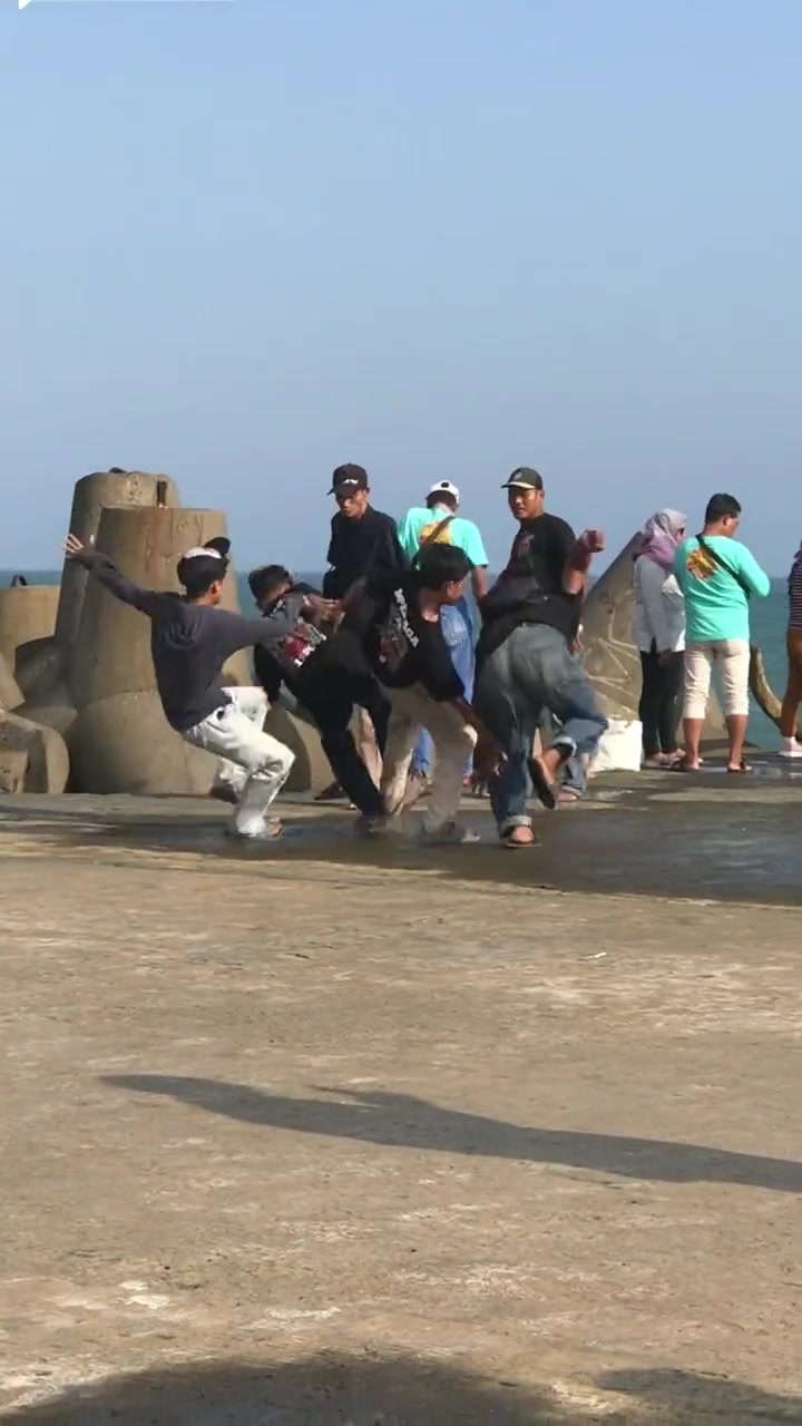 埋伏了好久了吧