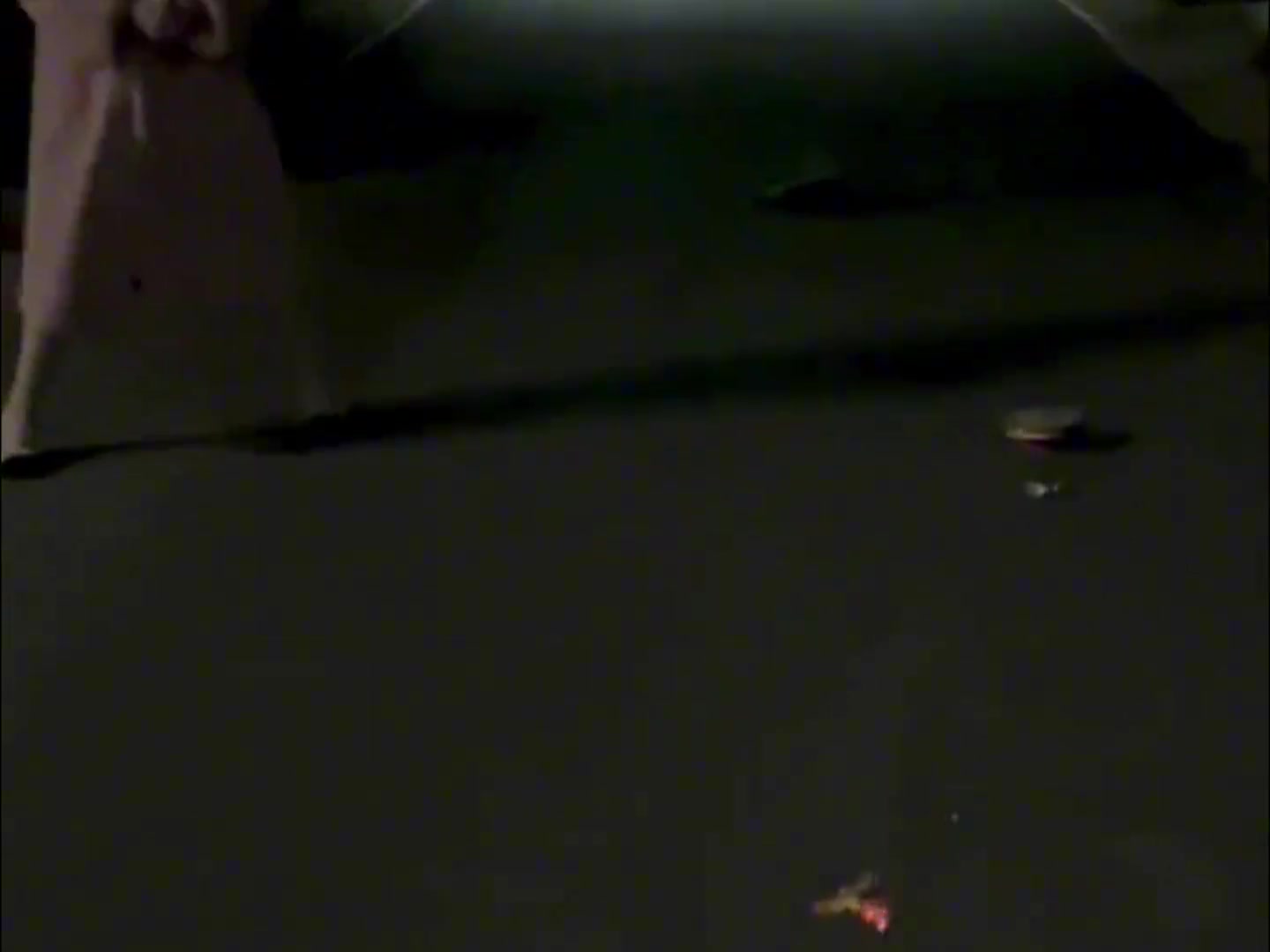 这个烟花是会找位置钻的啊