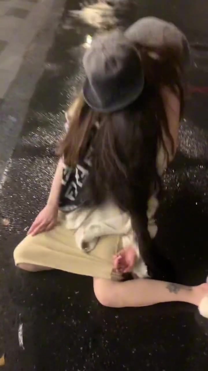 小姐姐装备掉了呀，不打算捡了吗