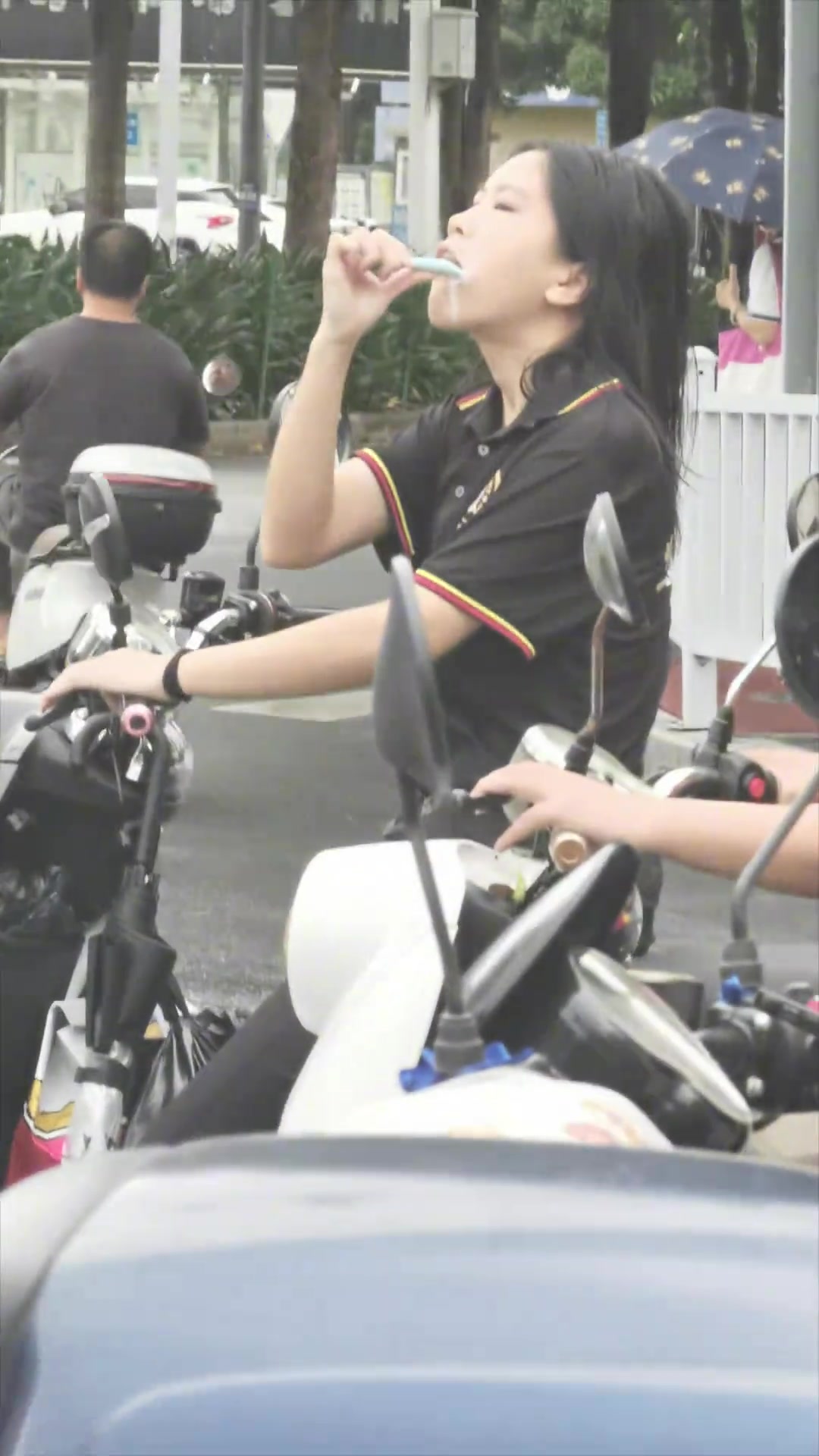 这辈子都没想到骑车和刷牙能一起进行！