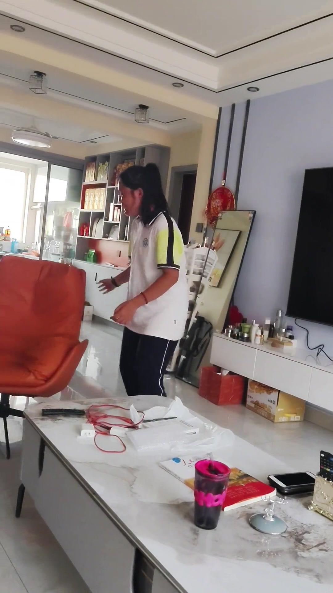 接了个小黑娃回家！