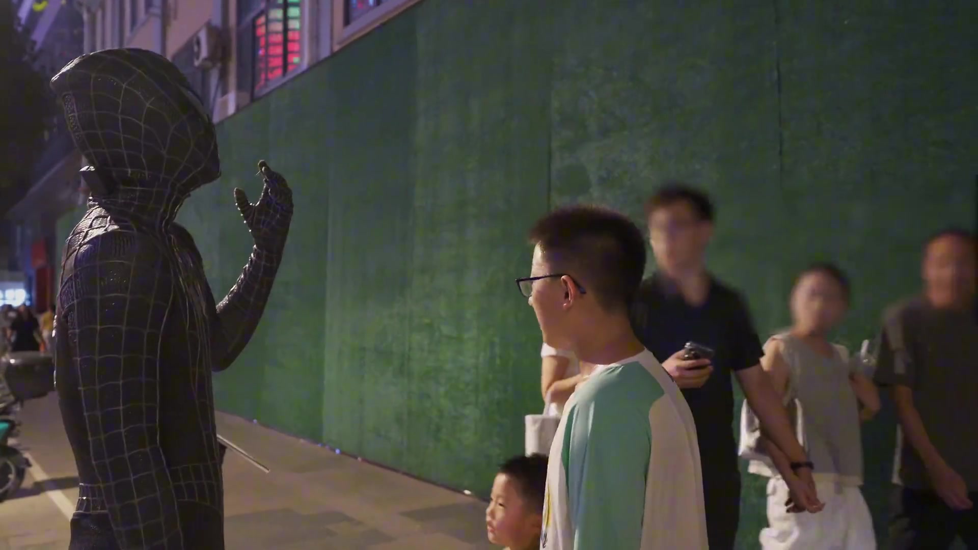 小孩哥把你家偷了呀！