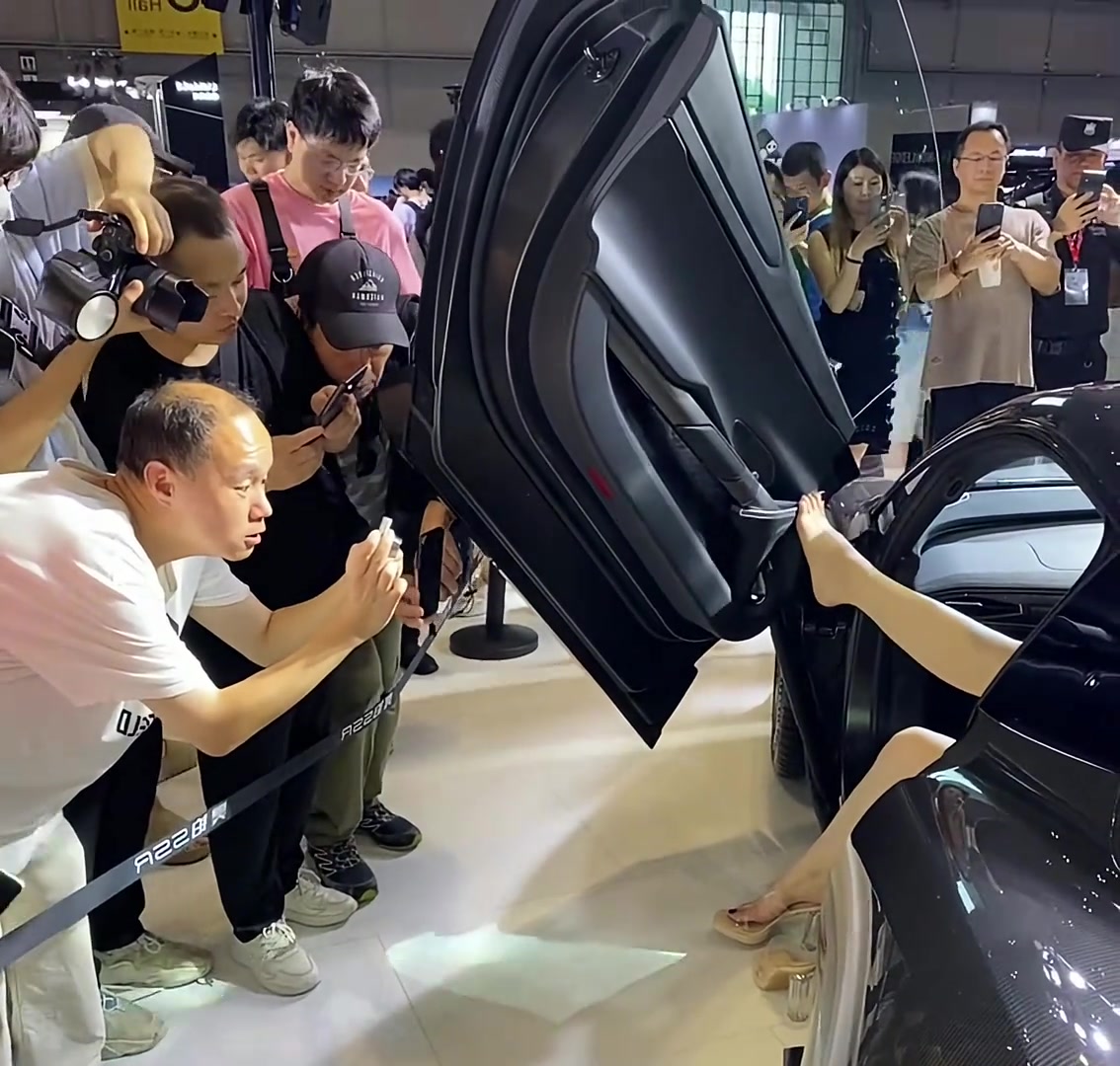 这种角度拍，那大伙不得兴奋起来了嘛！