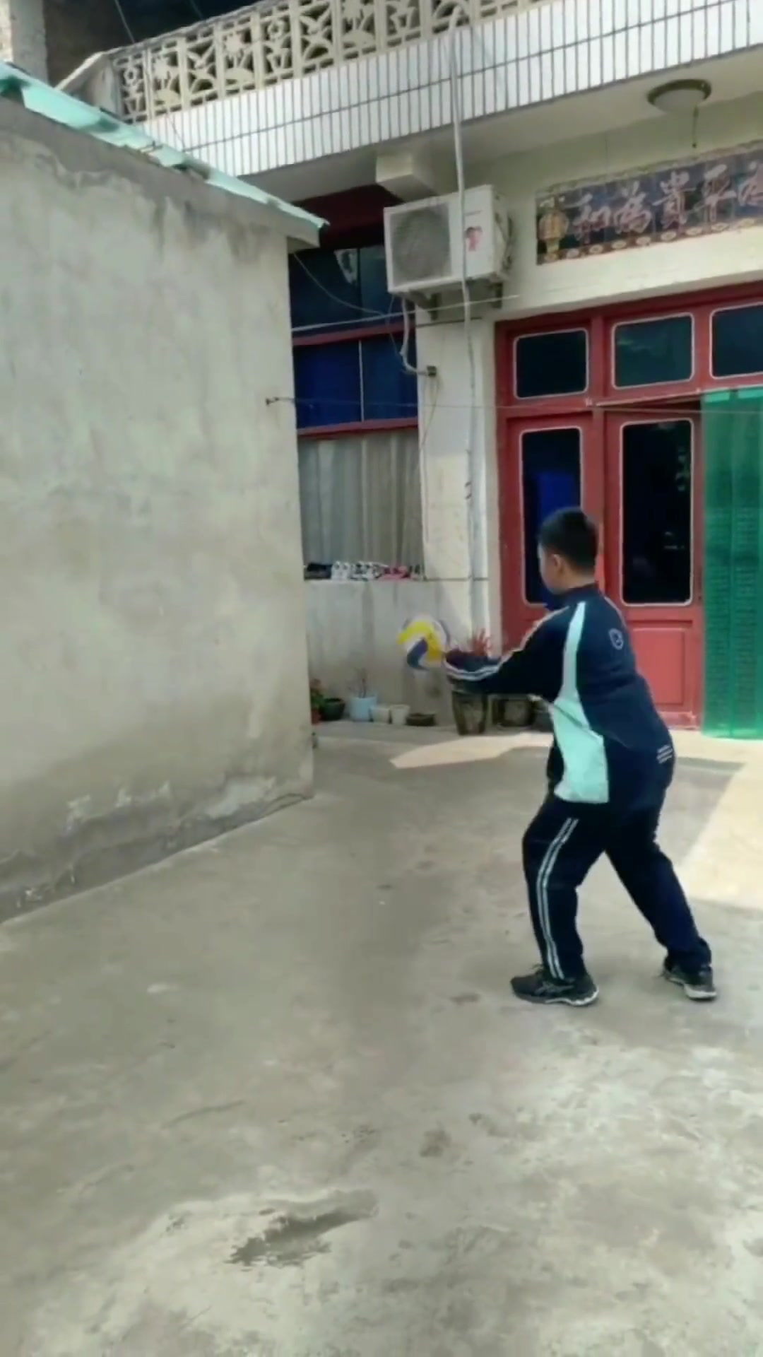 我们一般是不会笑，除非忍不住！